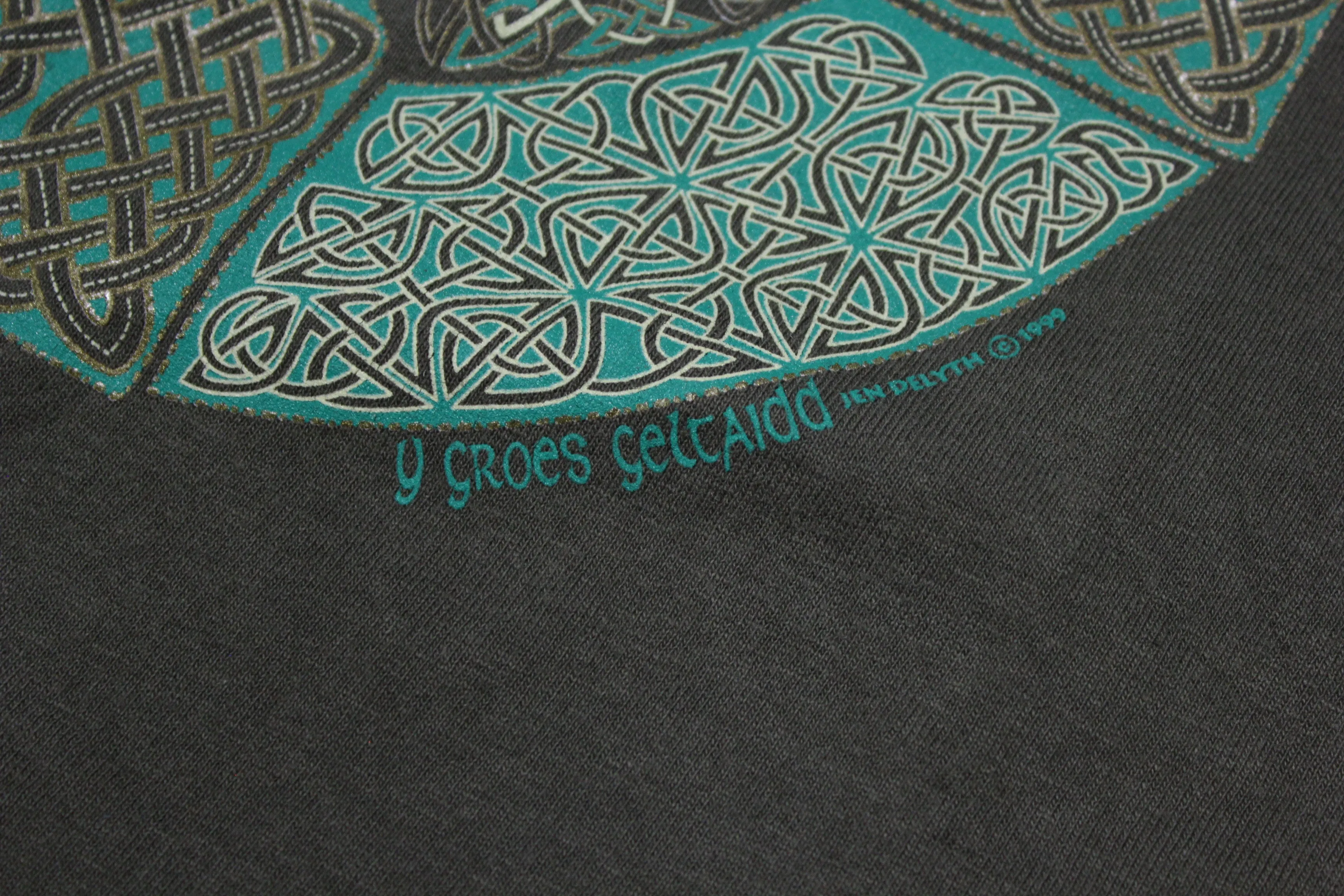 Y Groes Geltaidd Vintage Jen Delyth 1999 Celtic Cross Keltic Designs T-Shirt